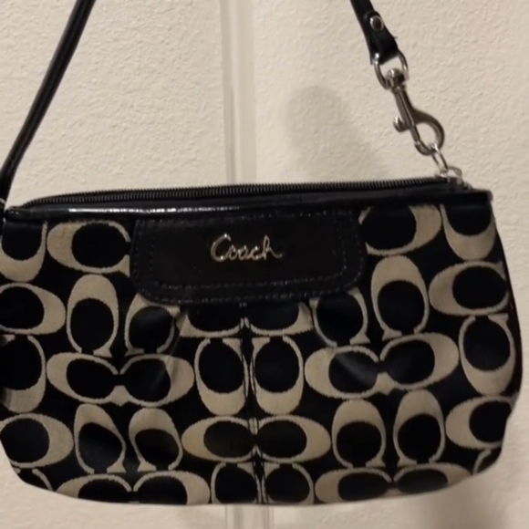 Coach Ashley Monogram Wristlet EUC - Picture 8 of 8